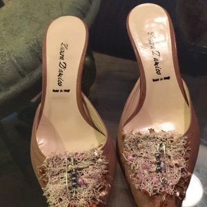 Laura D’amico Beige Size 7 Italian mule new No box